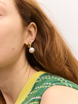 BaubleBar Karla Gold Pearl Earrings - Gold/Pearl -
Huggie earrings with pearls