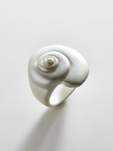 BaubleBar Marina Shell Statement Ring - Pearl -
Chunky ring