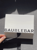 BaubleBar Medium White Gift Box With Bow - M -
Gift box