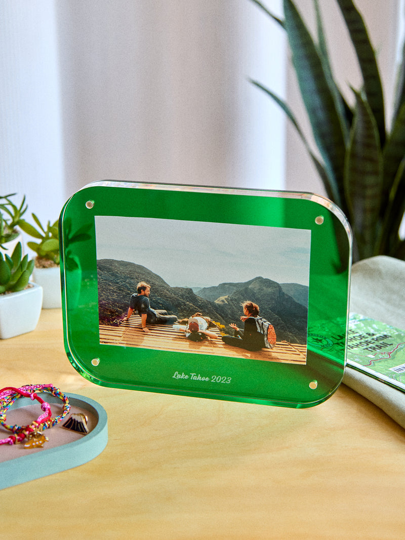 BaubleBar Green - 
    Customizable picture frame
  
