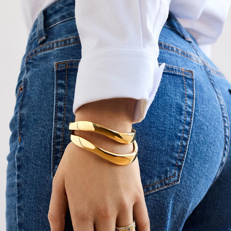 Natalia Wavy Hinge Bangle Set in Gold | BaubleBar