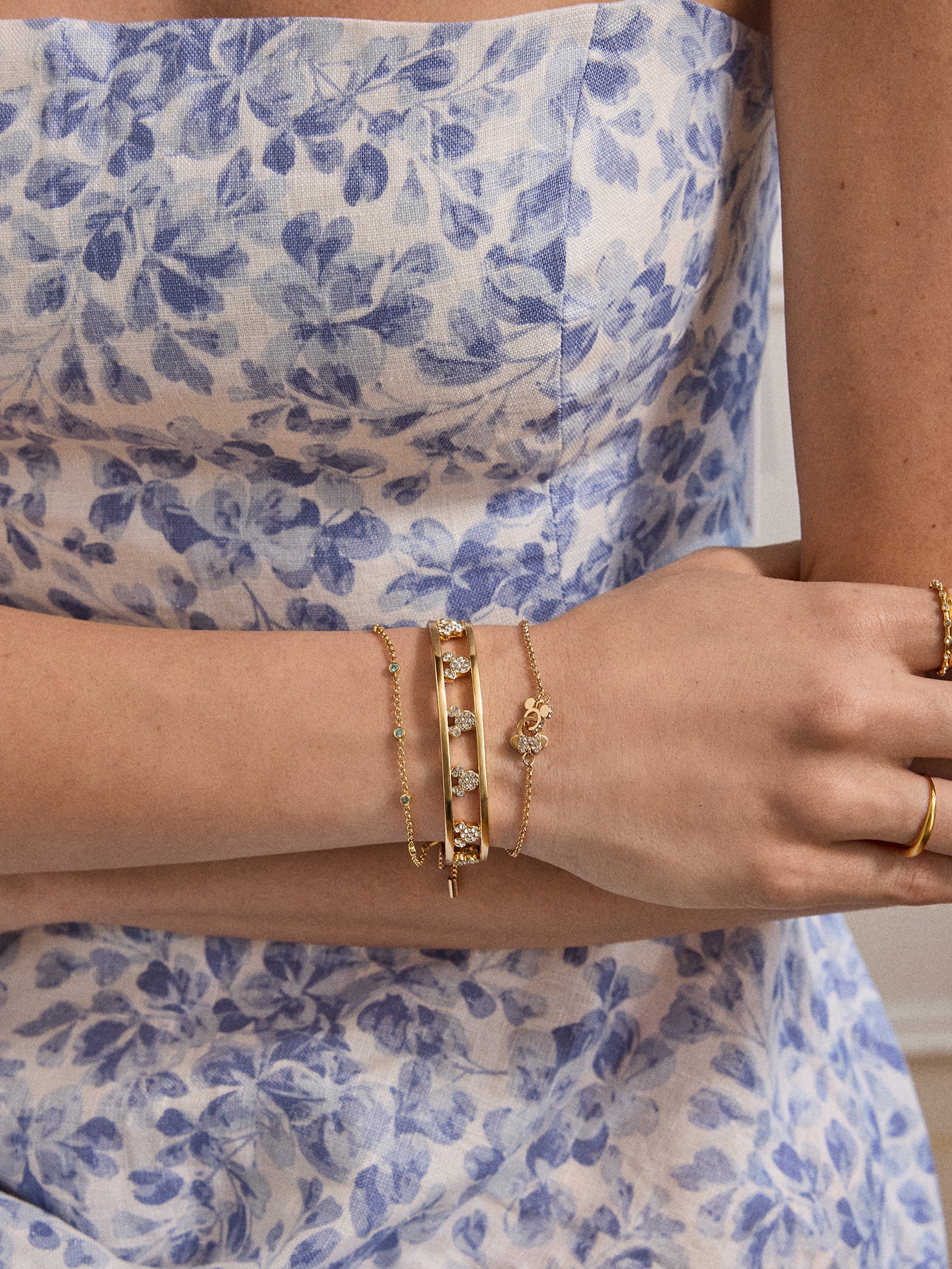 ◆bauble bar◆Mickey Mouse Disney Pave Cuff Bracelet Disney Mickey Mouse Cuff Bracelet - Gold/Pavé – Enjoy 25