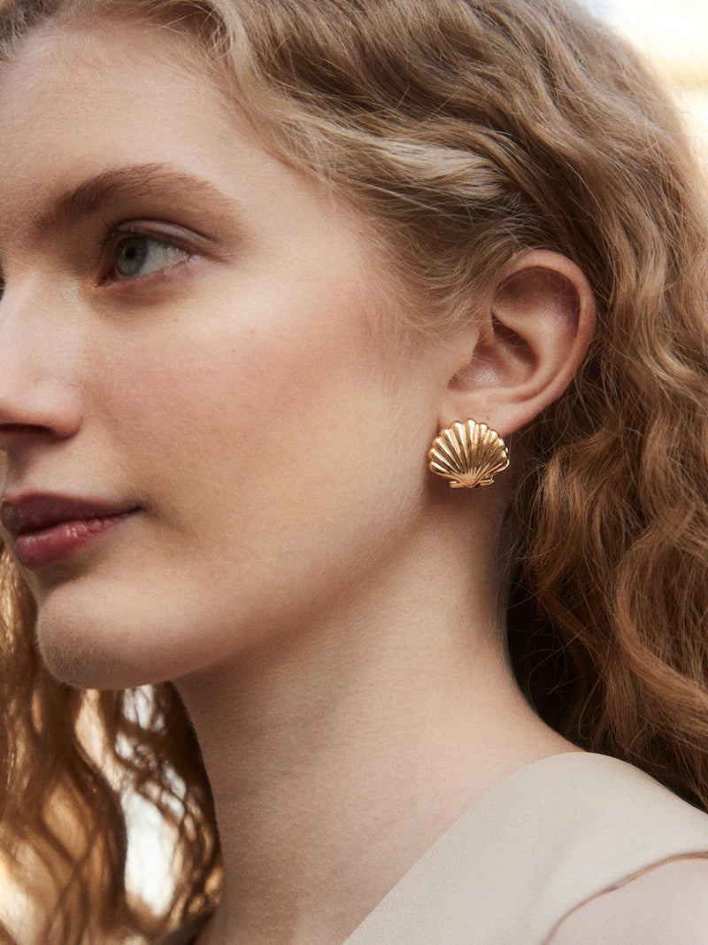 BaubleBar Halle Seashell Earrings - Gold - 
    Gold stud earrings
  
