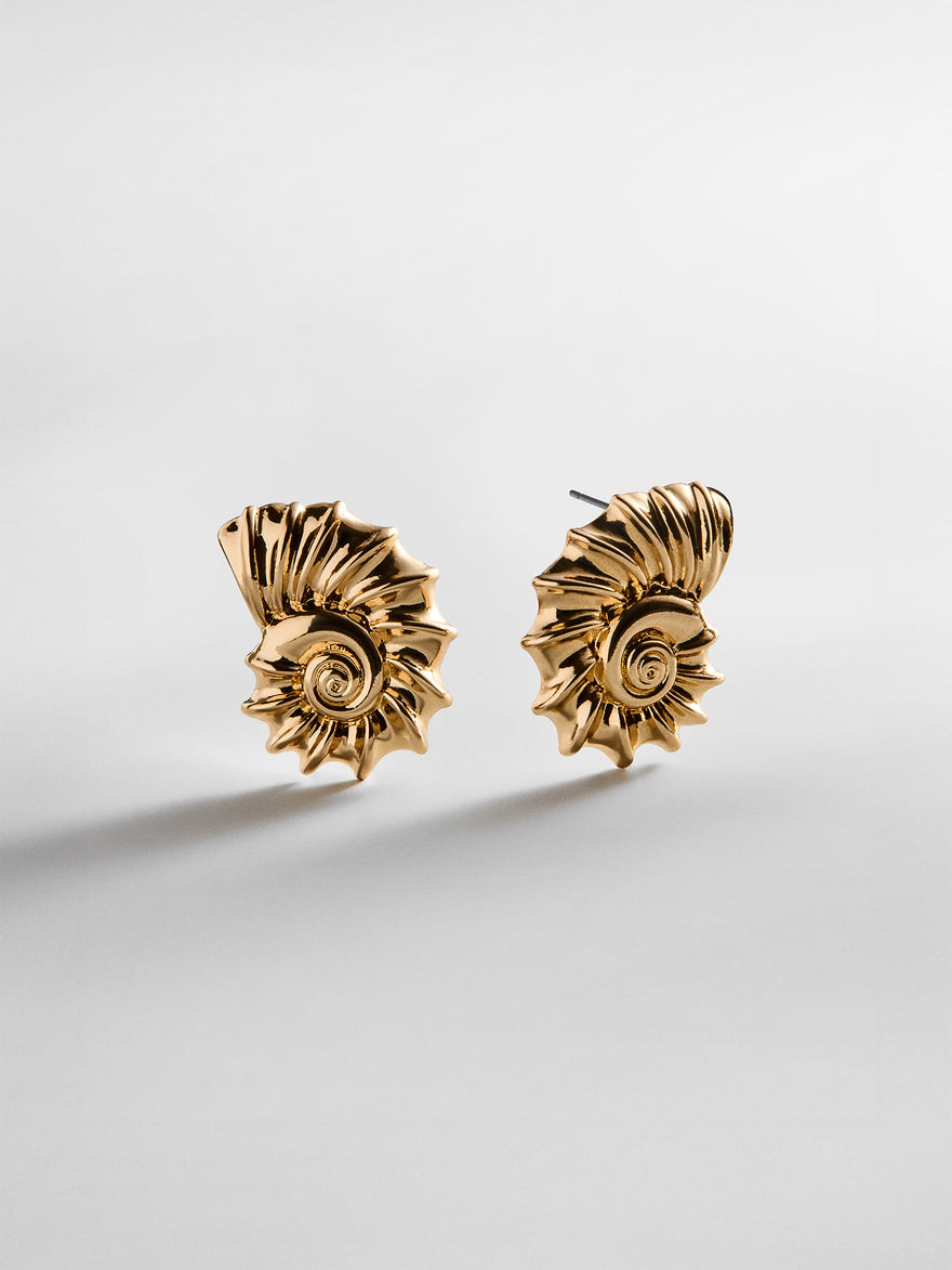 Nixie Seashell Earrings - Gold