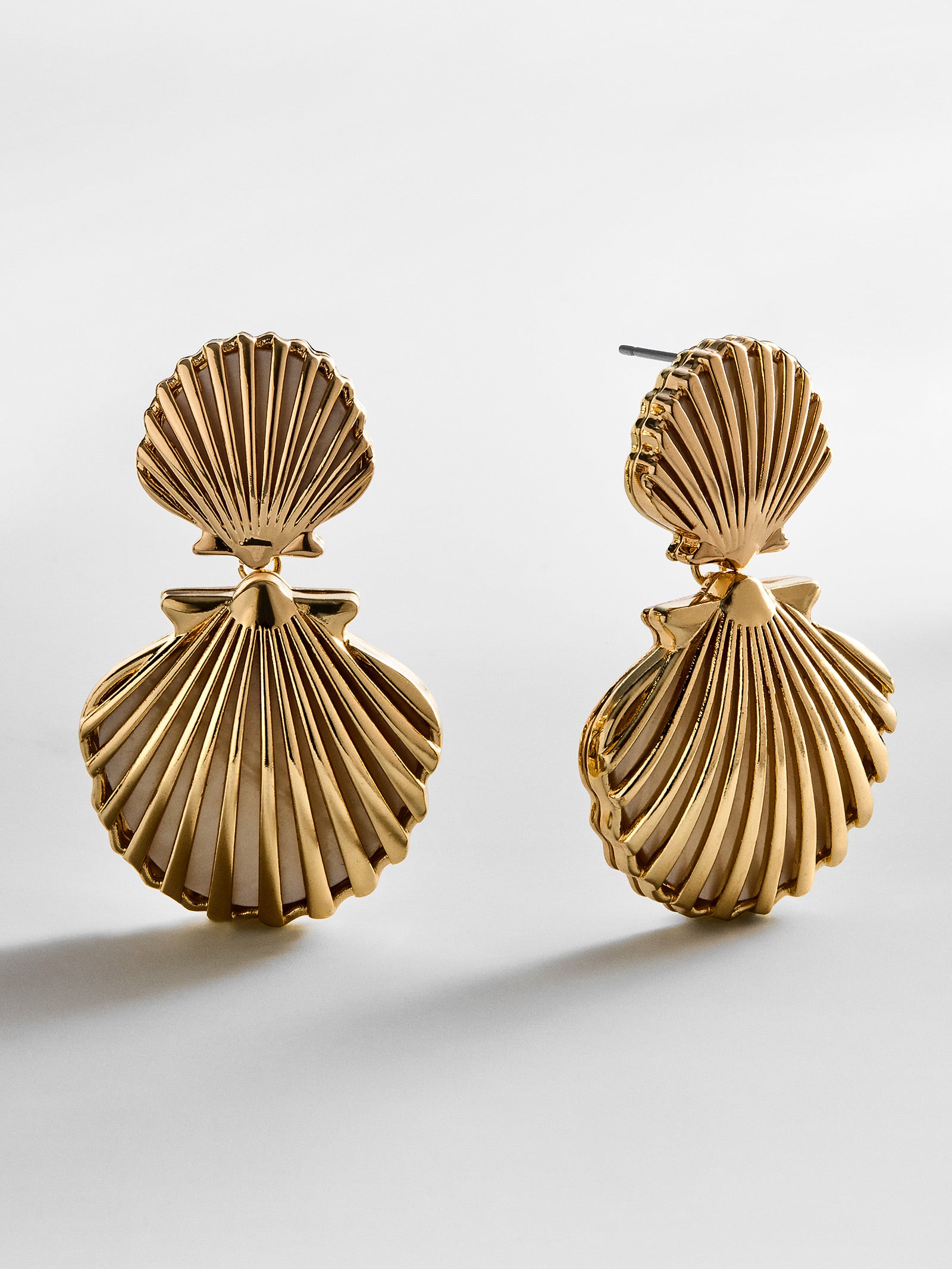 Marni Seashell Earrings - Gold/Pearl