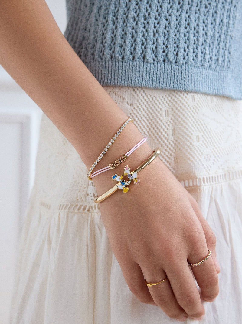 BaubleBar Disney Donald & Daisy Duck Kissing Cuff Bracelet - Donald Duck & Daisy Duck - 
    Gold cuff bracelet 
  
