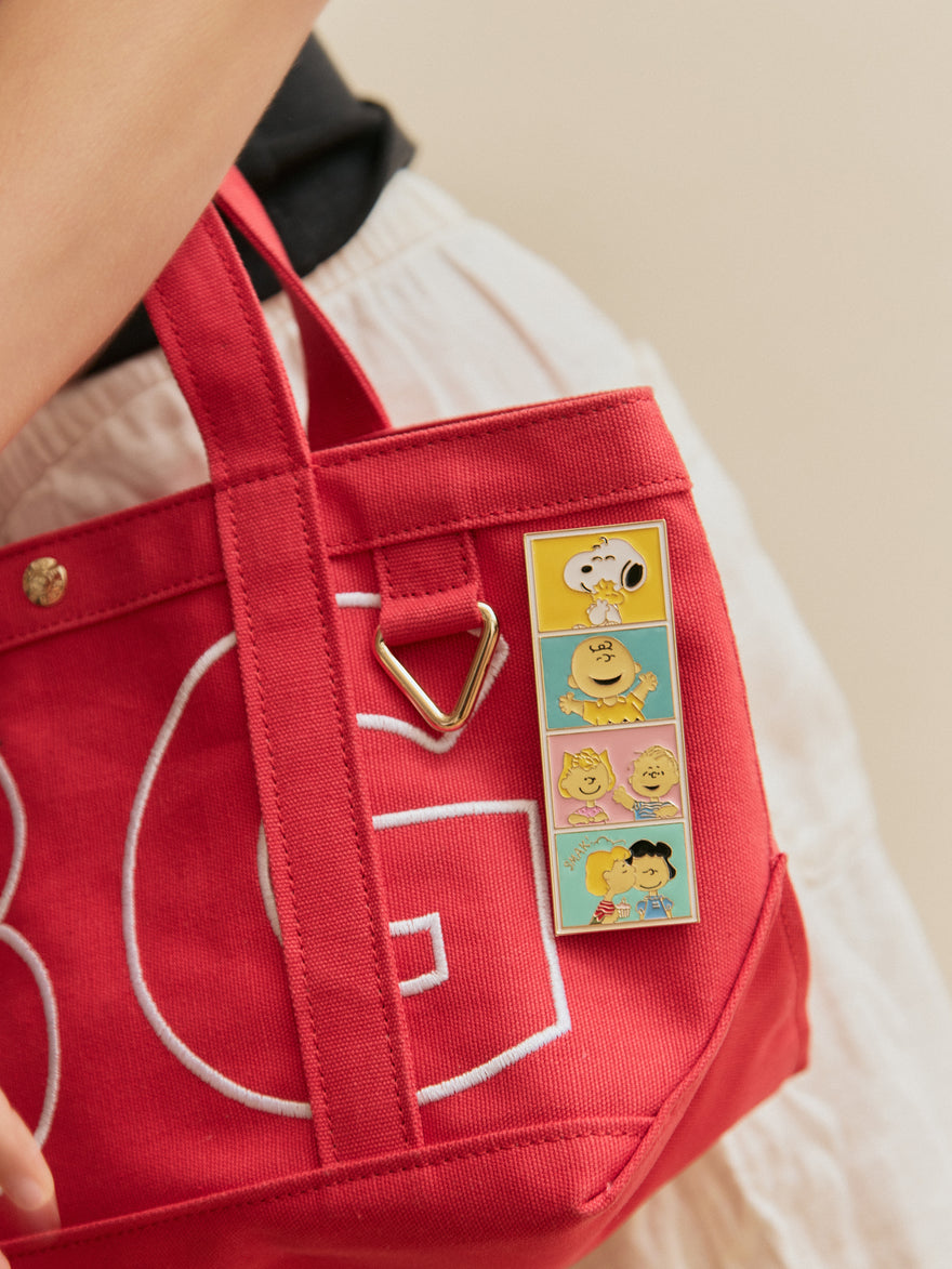 Peanuts Collectible Photo Booth Pin - Peanuts Photo Booth Pin