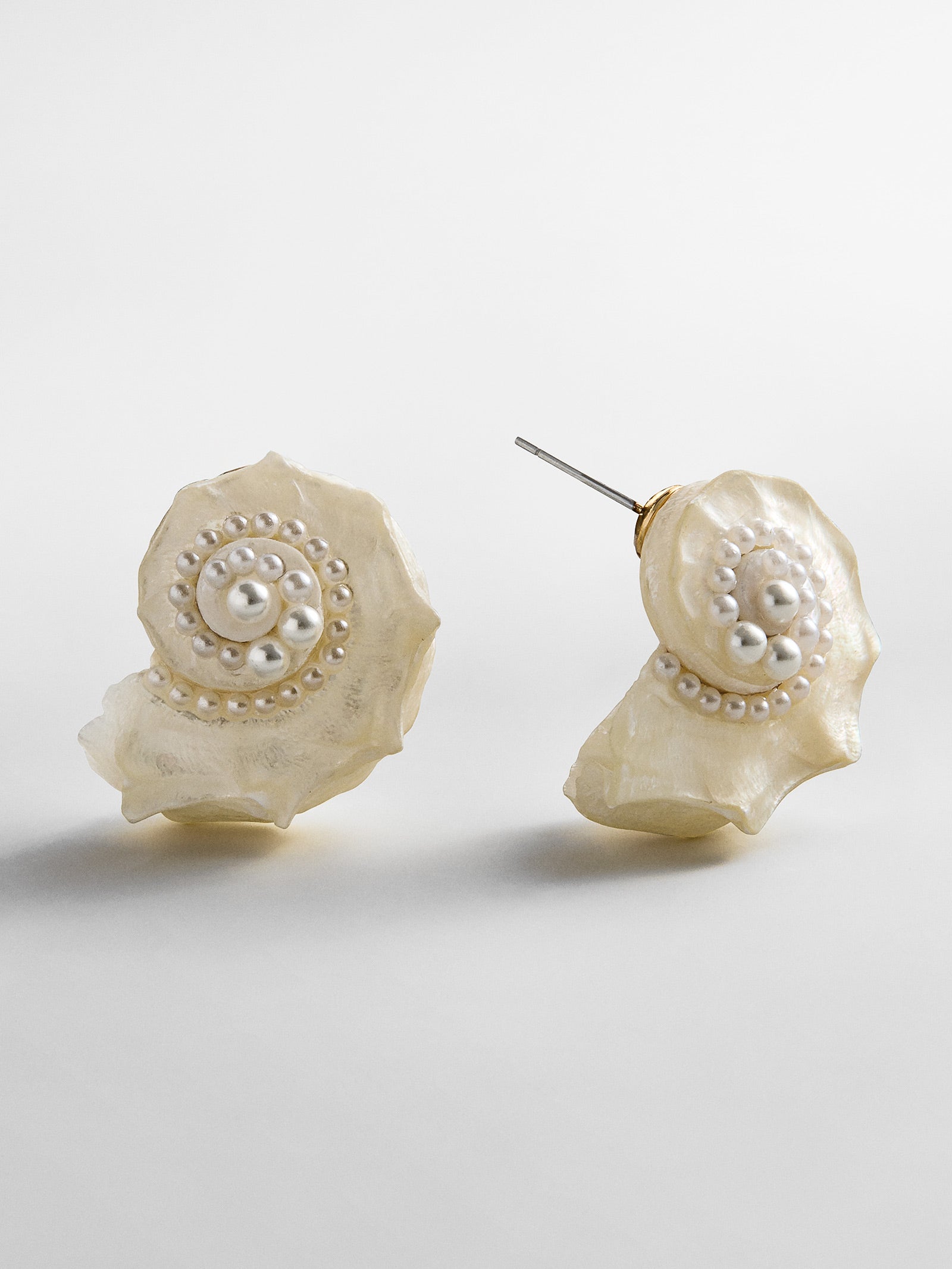 Santana Shell Statement Stud Earrings - Pearl