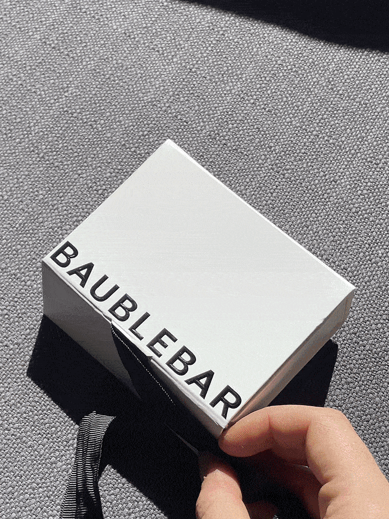 Small White Gift Box With Bow - S